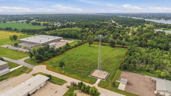 1895 Stillman Drive, OSHKOSH, WI 54901