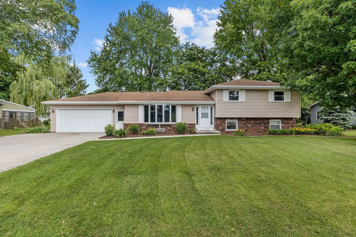 732 Manchester Road, Neenah, WI 54956 - #1