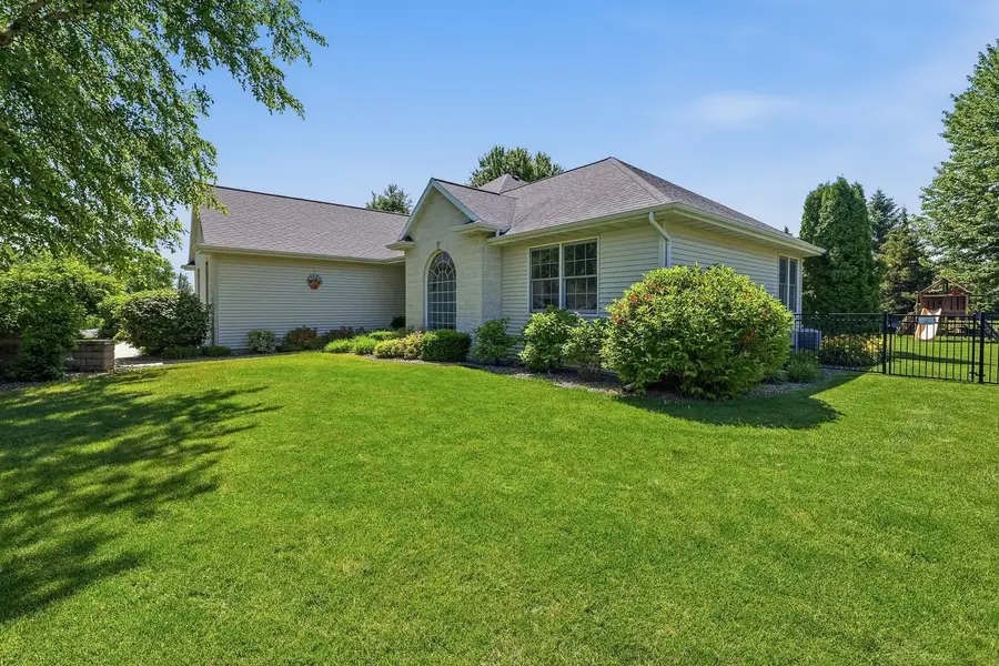 2706 Beechnut Drive, Oshkosh, WI 54904 - #2