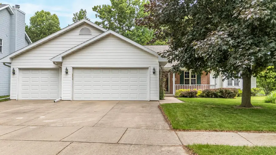 1424 E Keystone Lane, Appleton, WI 54913 - #2