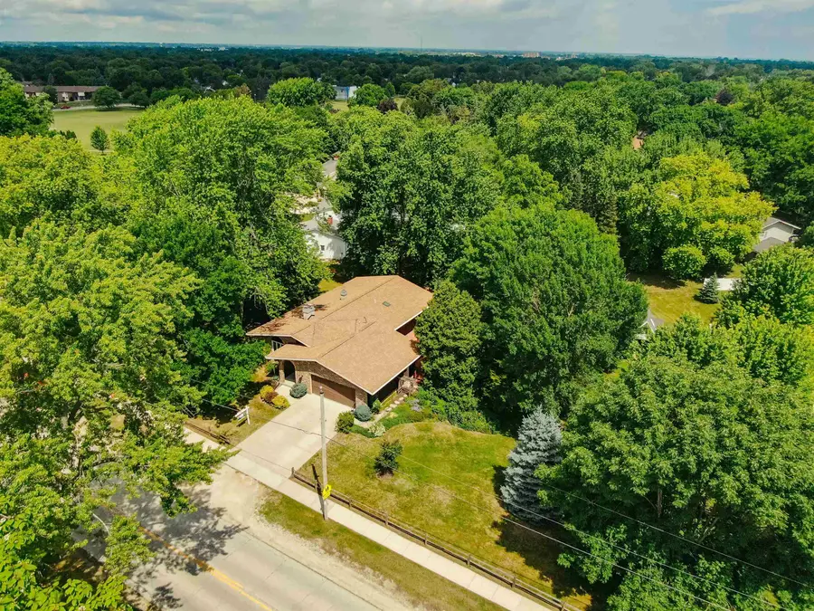 323 Old Pioneer Road, Fond Du Lac, WI 54935 - #2