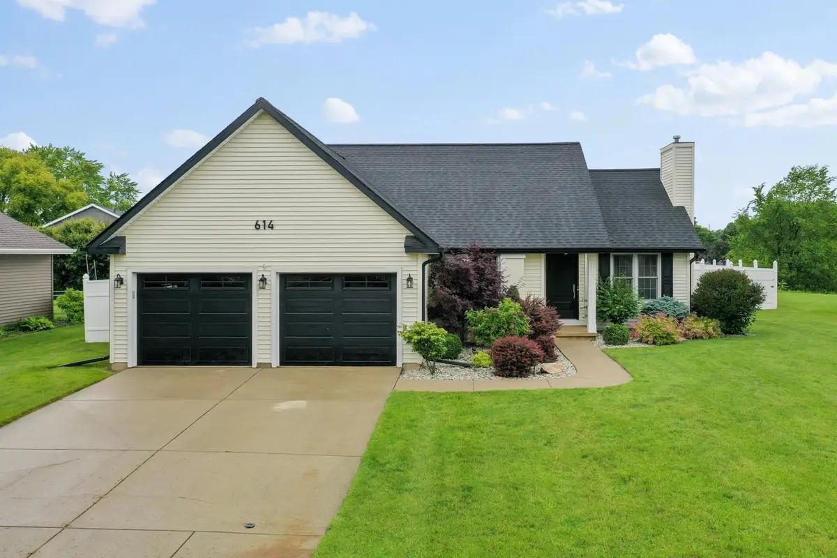 614 Stonehedge Road, Green Bay, WI 54302-5174 - #1