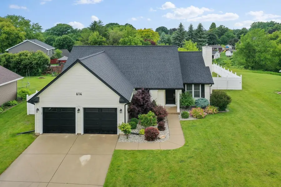 614 Stonehedge Road, Green Bay, WI 54302-5174 - #2