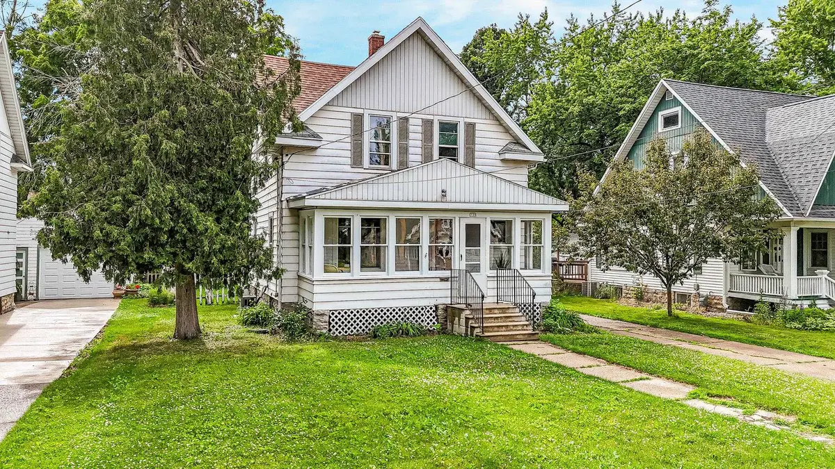 739 Monroe Street, Oshkosh, WI 54901-5334 - #1