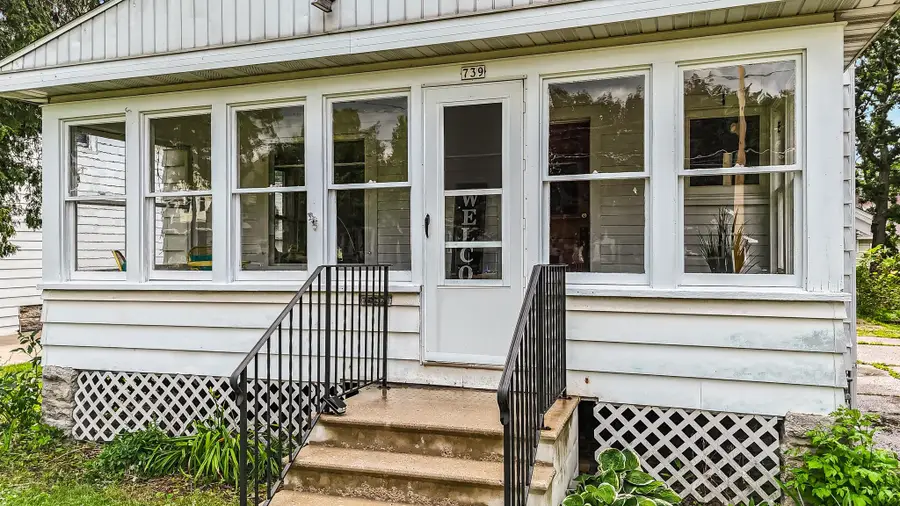 739 Monroe Street, Oshkosh, WI 54901-5334 - #3