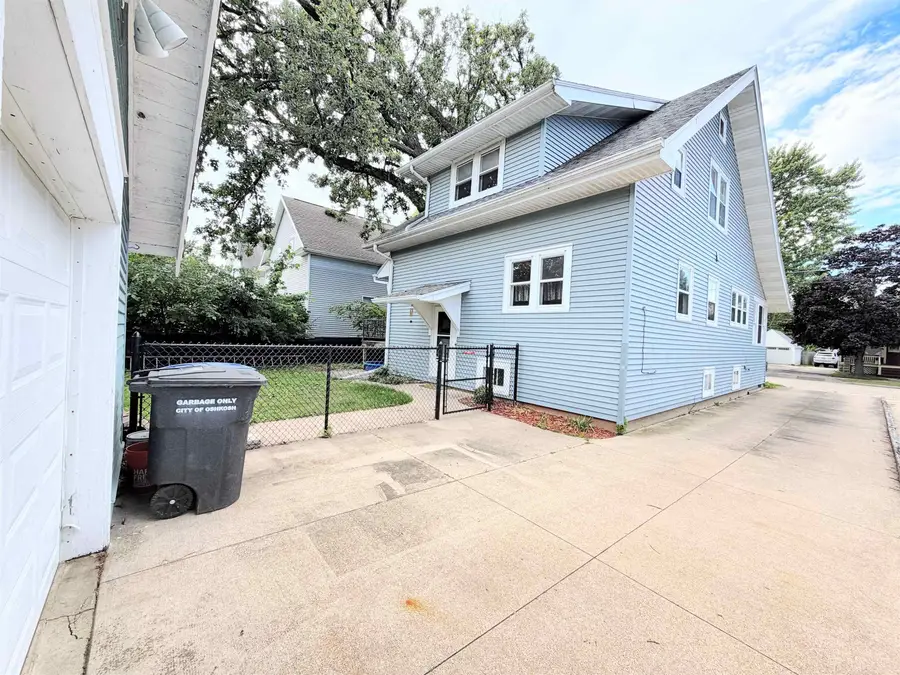1554 Plummer Street, Oshkosh, WI 54902 - #3