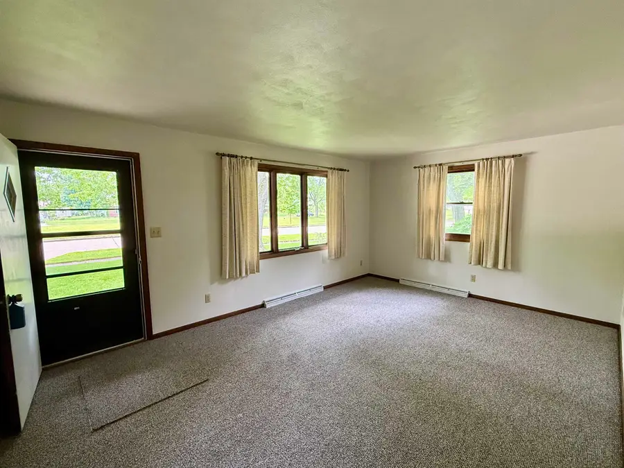 1002 E Northwood Drive, Appleton, WI 54911 - #3