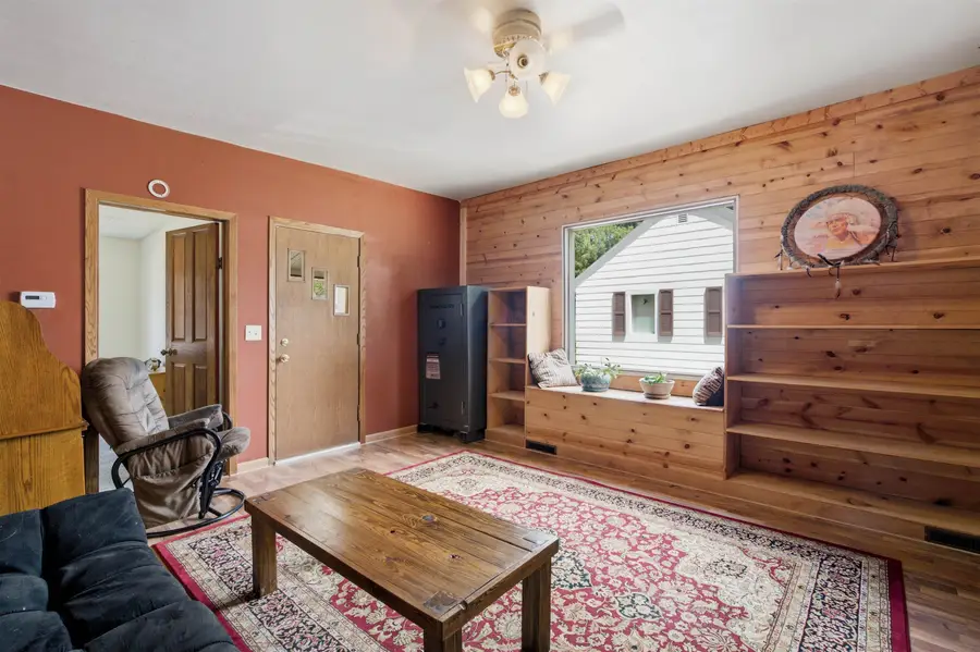 915 W Hawes Avenue, Appleton, WI 54914 - #2