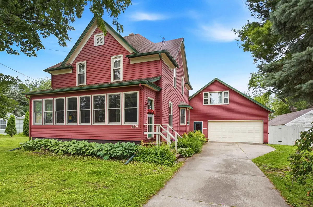 1519 S Kernan Avenue, Appleton, WI 54915 - #1