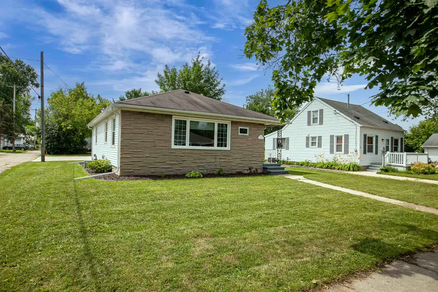 209 E 2nd Street, Kimberly, WI 54136-1914 - #2