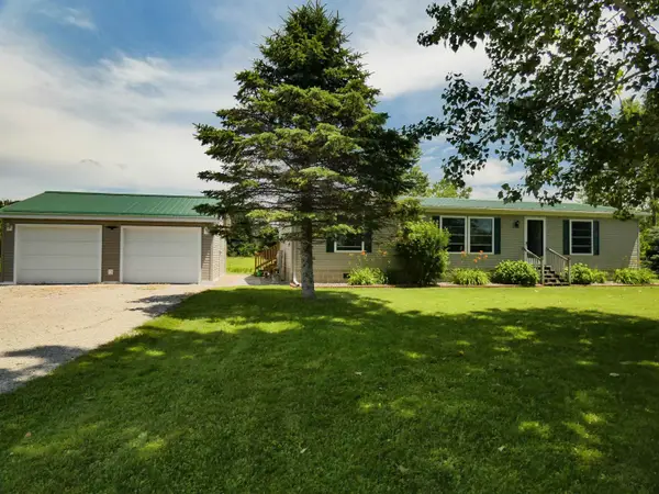N3644 Green Valley Road, PULASKI, WI 54162