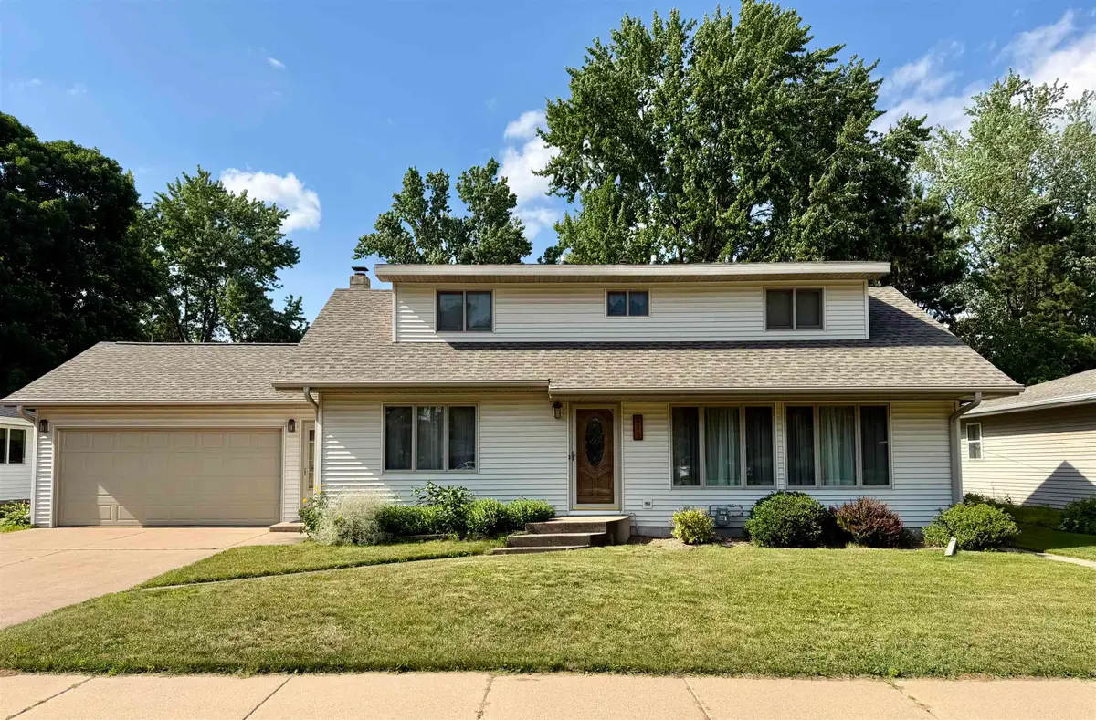 535 Park Avenue, Waupaca, WI 54981 - #1