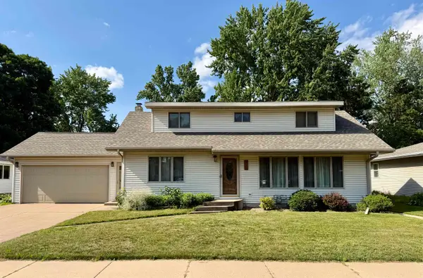 535 Park Avenue, WAUPACA, WI 54981
