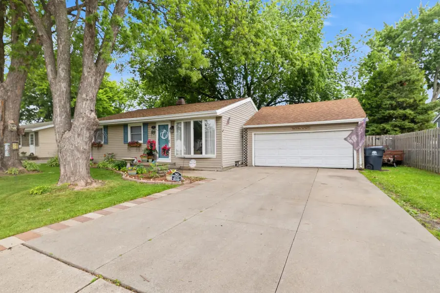 372 Mark Court, Neenah, WI 54956 - #2