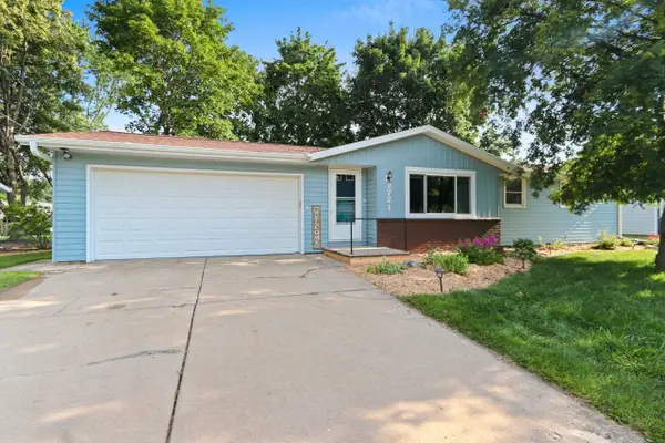 2721 Hazelwood Lane, GREEN BAY, WI 54304-1804