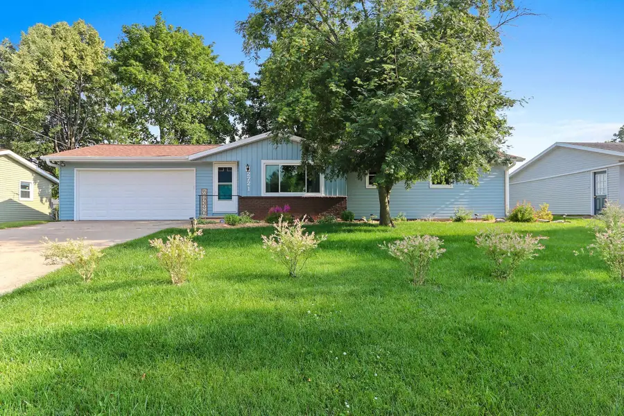 2721 Hazelwood Lane, Green Bay, WI 54304-1804 - #2