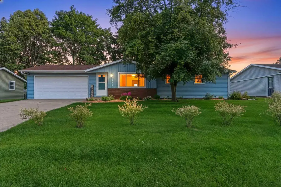 2721 Hazelwood Lane, Green Bay, WI 54304-1804 - #3