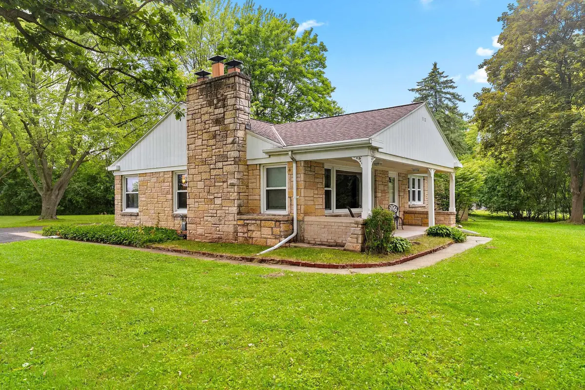 1636 Lost Dauphin Road, De Pere, WI 54115-1920 - #1