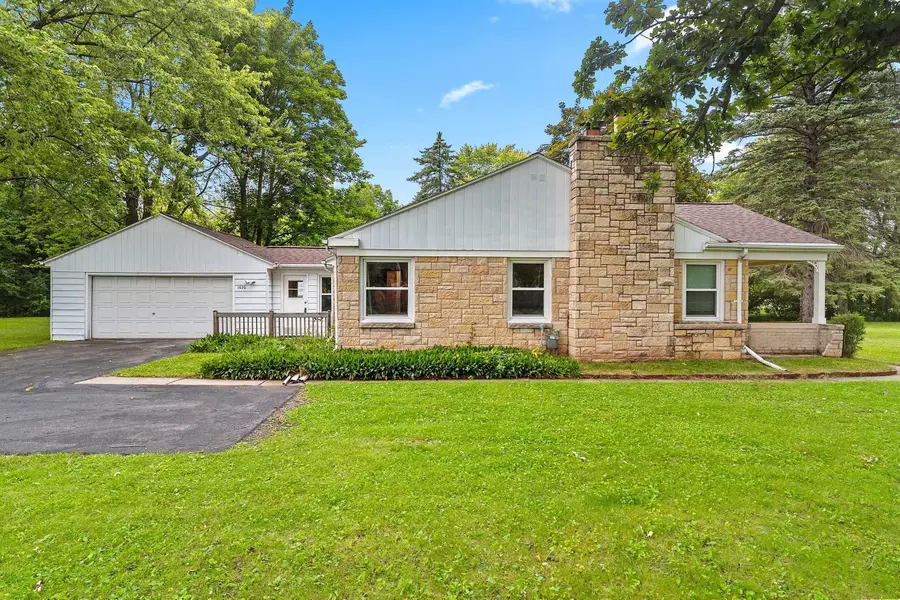 1636 Lost Dauphin Road, De Pere, WI 54115-1920 - #2