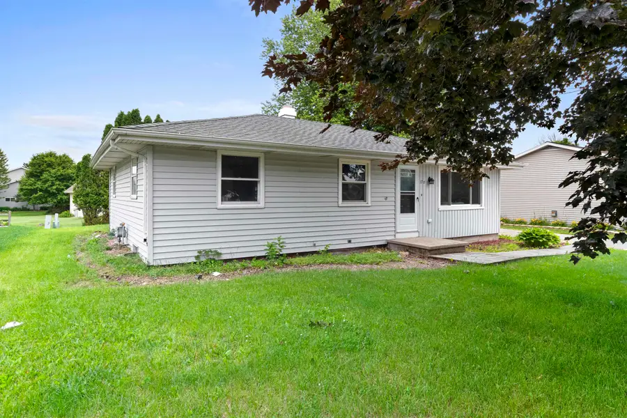 1711 Oriole Street, New London, WI 54961 - #2
