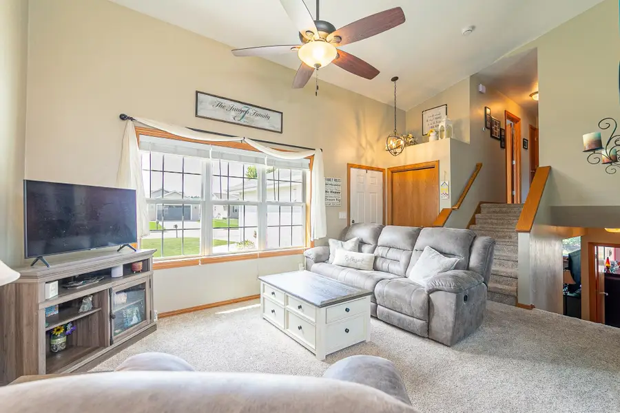 2530 Grassy Lane, Neenah, WI 54956 - #3