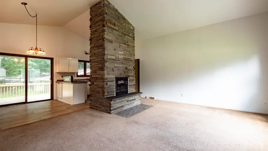 622 W Fulton Street, Waupaca, WI 54981 - #3
