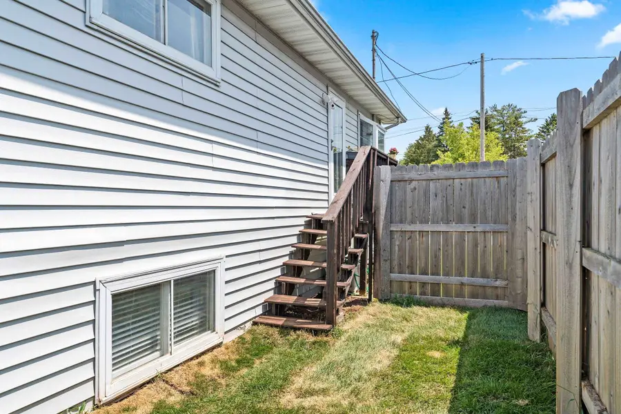 707 N Sawyer Street, Oshkosh, WI 54902 - #3