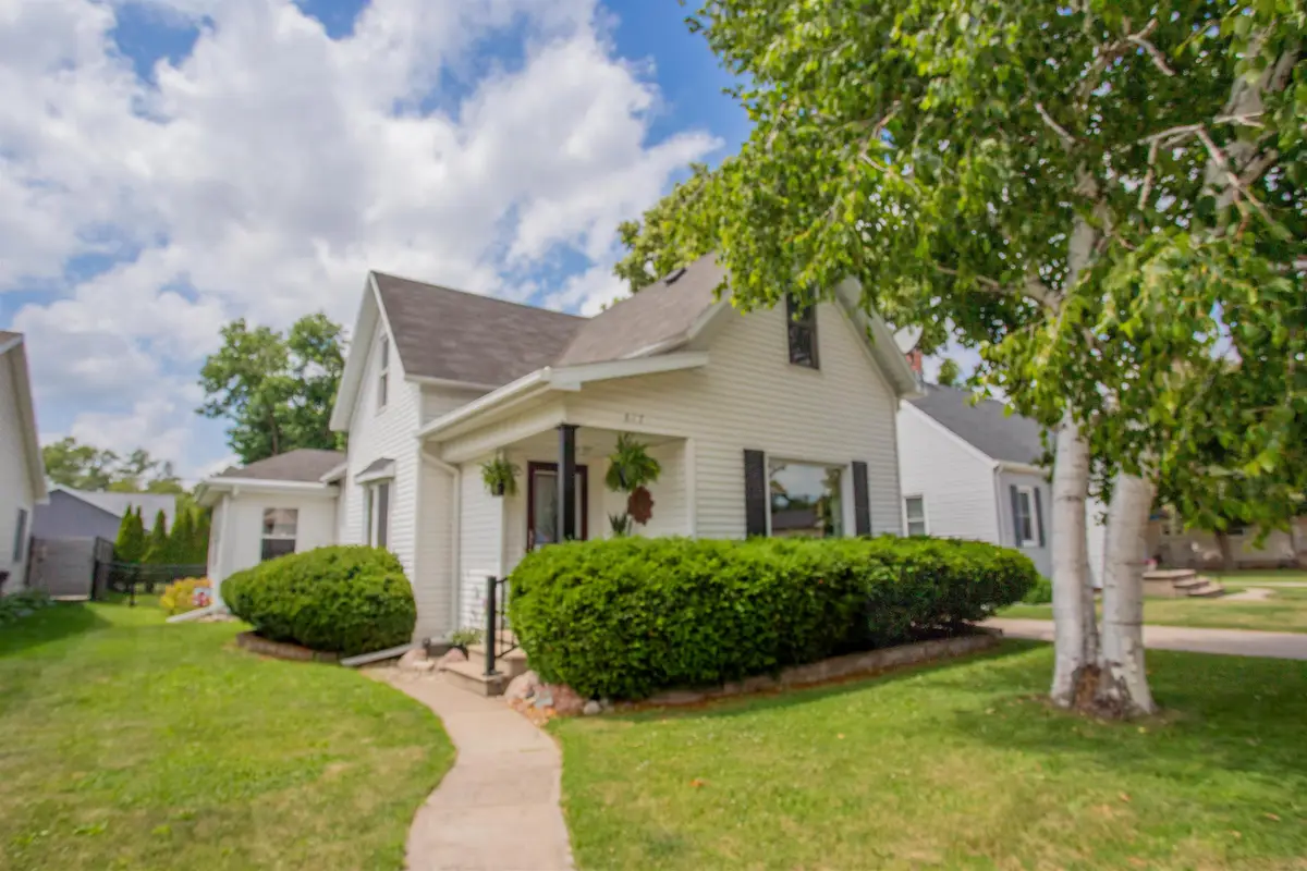 817 Dove Street, Oshkosh, WI 54901 - #1