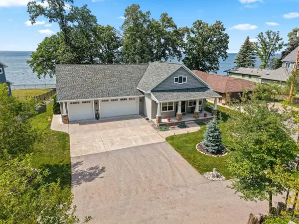 5011 Edgewater Beach Road, GREEN BAY, WI 54311
