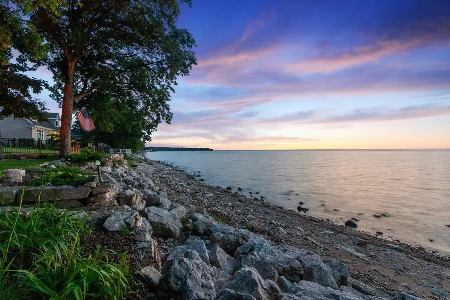 5011 Edgewater Beach Road, Green Bay, WI 54311 - #3