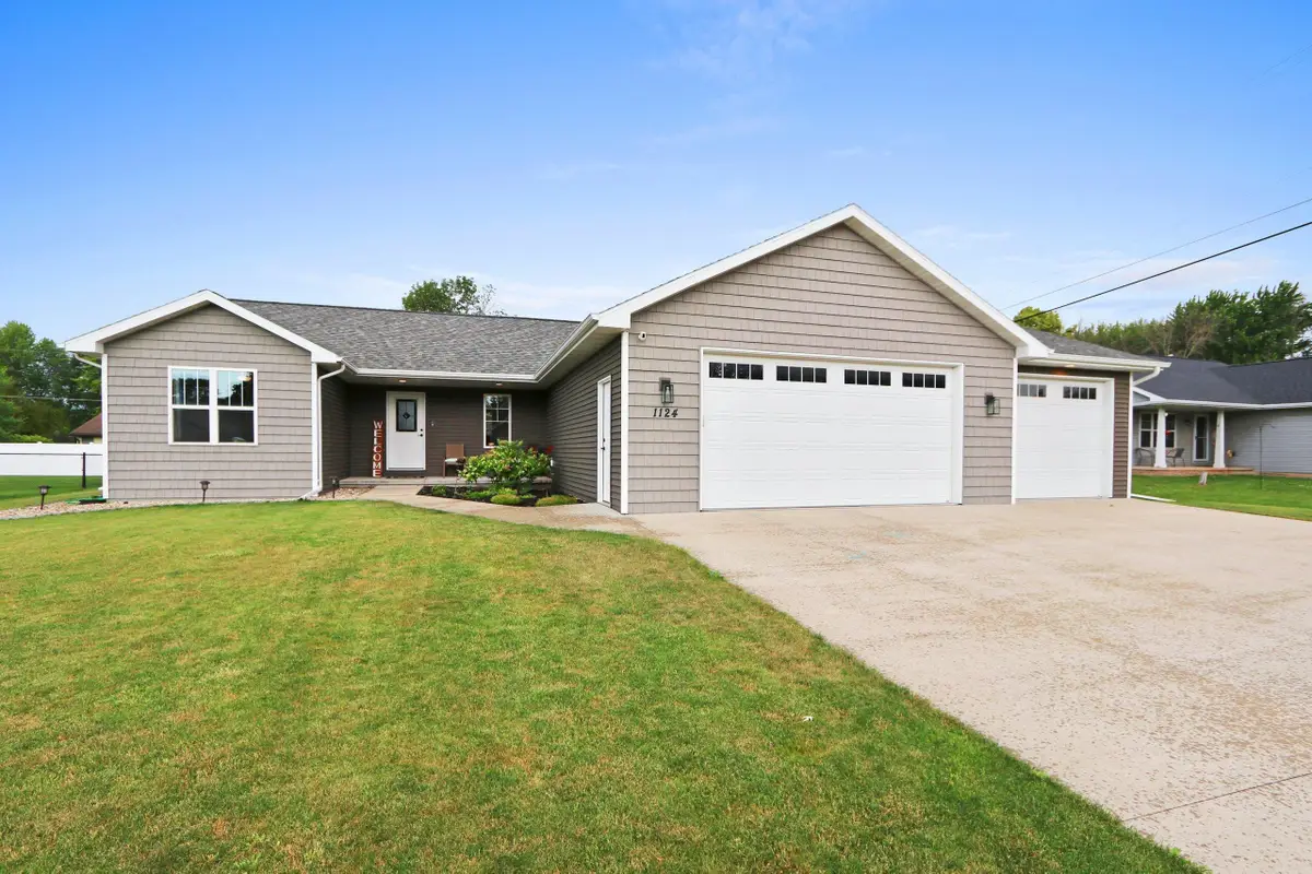 1124 Harold Drive, Menasha, WI 54952 - #1