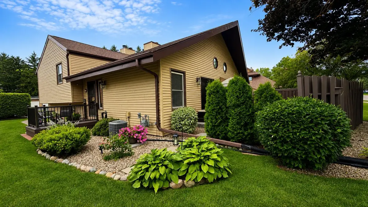 1385 W 18th Avenue #2, Oshkosh, WI 54902-6690 - #1