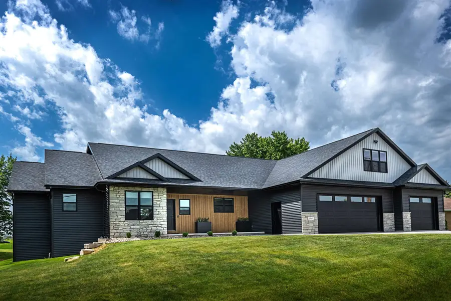 805 E Evergreen Drive, Kaukauna, WI 54130 - #2