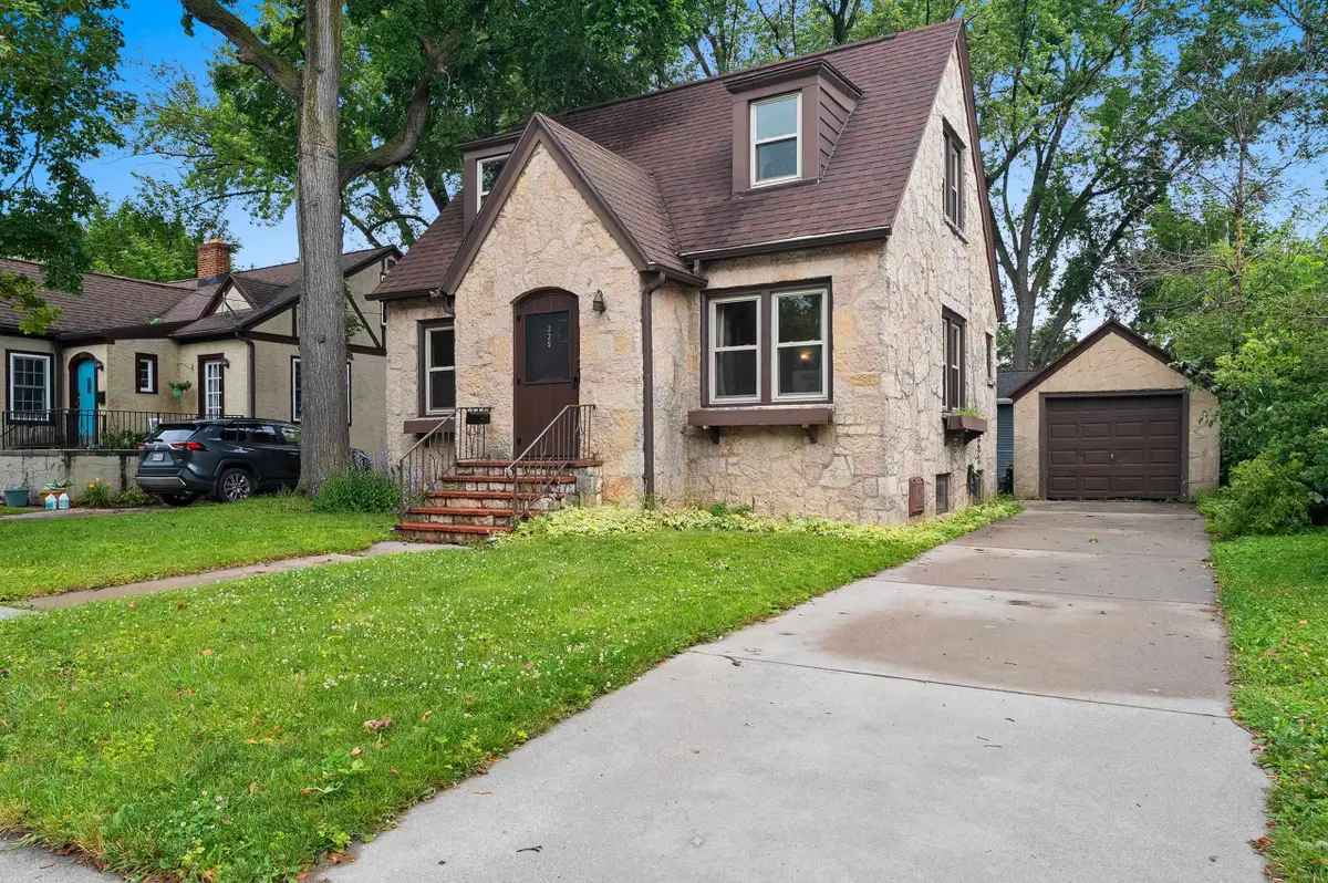 225 Gray Street, Green Bay, WI 54303-3055 - #1