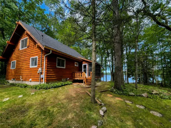 N1618 Sundance Trail, KESHENA, WI 54135