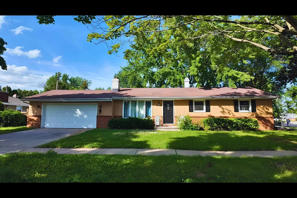1000 W Browning Street, Appleton, WI 54914 - #1
