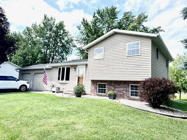609 E Forest Street, Black Creek, WI 54106 - #1