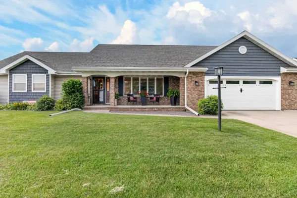W2593 Oakmeadow Court, APPLETON, WI 54915