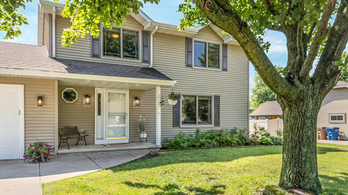 2767 Oakwood Circle, Oshkosh, WI 54904 - #1