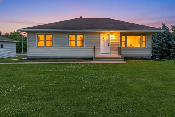 1734 Oakridge Place, NEENAH, WI 54956