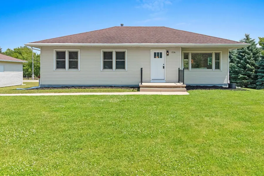 1734 Oakridge Place, Neenah, WI 54956 - #2