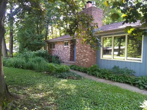 2627 Oakcrest Drive, NEENAH, WI 54956-4322