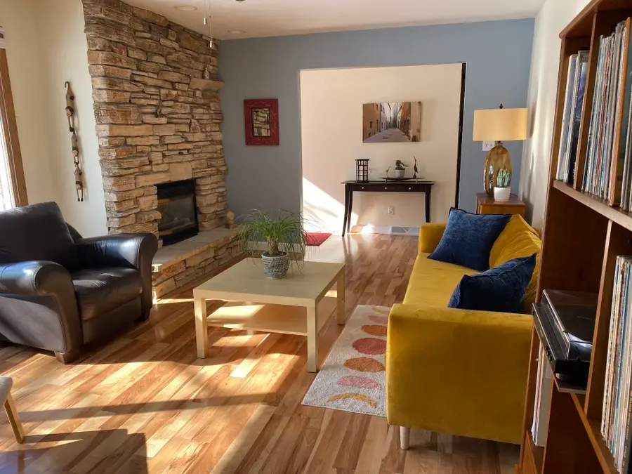 2627 Oakcrest Drive, Neenah, WI 54956-4322 - #2