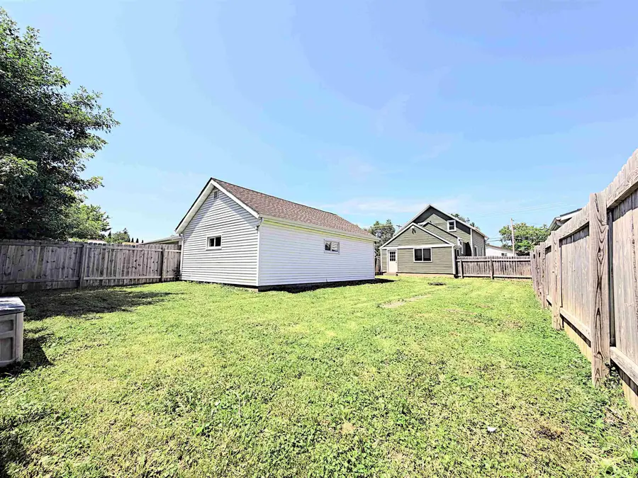 417 W 17th Avenue, Oshkosh, WI 54902 - #2