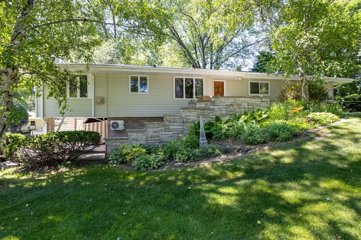 6021 N Rosewood Drive, Appleton, WI 54913 - #1