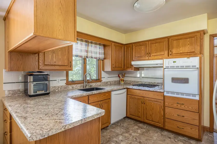 6021 N Rosewood Drive, Appleton, WI 54913 - #2