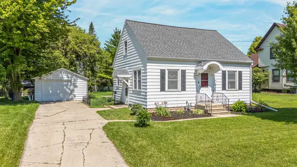 1406 S Ridge Road, GREEN BAY, WI 54304-3236