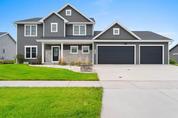 N9239 Laura Street, APPLETON, WI 54915-8120