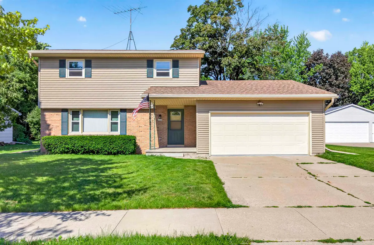 1235 S Westhaven Drive, Oshkosh, WI 54904 - #1