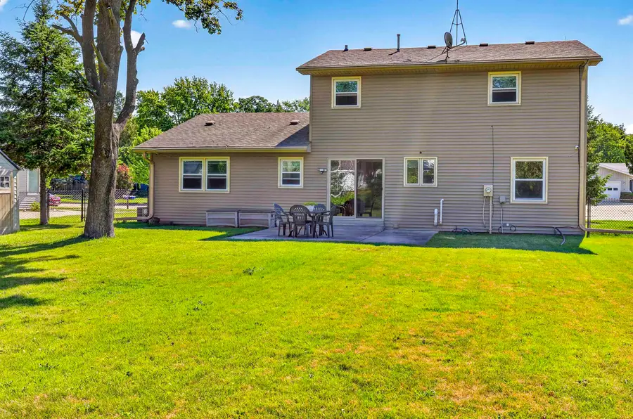 1235 S Westhaven Drive, Oshkosh, WI 54904 - #2